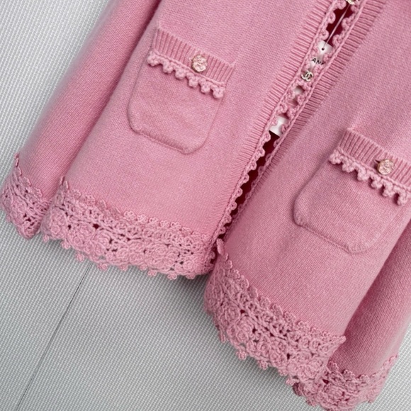 Chanel Knit separate blazer goes with bow blouse. - Picture 4 of 6